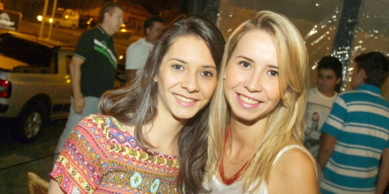 Marina Faleiros e Laís Faleiros na noite francana